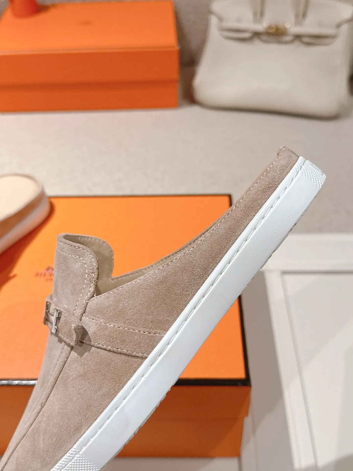 Men's men's shoes 💰560💰 Hermes 25ss new autumn and winter loafers, British retro design, classic and durable! Original reverse mold last, the ultimate 1:1 shape. Fabric: Cow suede/calfskin Lining: Imported sheepskin lining Outsole: Open-molded rubber sole Size: 35-45